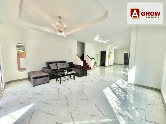 ม.พาราไดซ์  บ้านรีโนเวทใหม่พร้อมเข้าอยู่  การเดินทางสะดวก ร่มเกล้า ลาดกระบัง