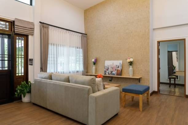 บ้านสวนสไตล์โมเดิร์นลอฟท์ ​บ้านเดี่ยวชั้นเดียว 3 นอน 4 น้ำ ระเบียงพักผ่อนหน้าบ้าน ​บรรยากาศเงียบสงบเหมาะสำหรับอยู่อาศัยพักผ่อน