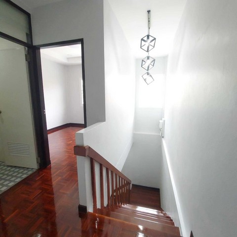 ขายด่วน ทาวน์เฮาส์สองชั้น ใกล้BTSวุฒากาศ บ้านซอยเอกชัย33