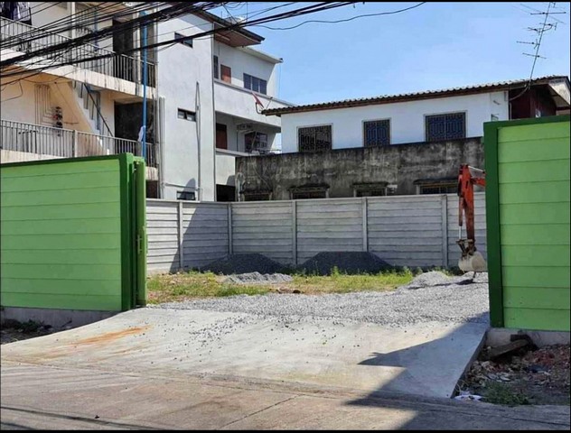 ขายที่ดิน 72 ตารางวา  ซอยท่าข้าม 20 แยก 6-1-2    เข้าออก 2 ทาง ท่าข้าม 16 และ ท่าข้าม 20    บางบอน ZT355