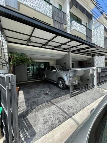 EPL-HR3227 ให้เช่าทาวน์โฮม 3 ชั้น ติดถนนบางนา-ตราด กม.5 โครงการ Plex Bangna พื่นที่ใช้สอย 190 ตร.ม. 3 ห้องนอน 4 ห้องน้ำ