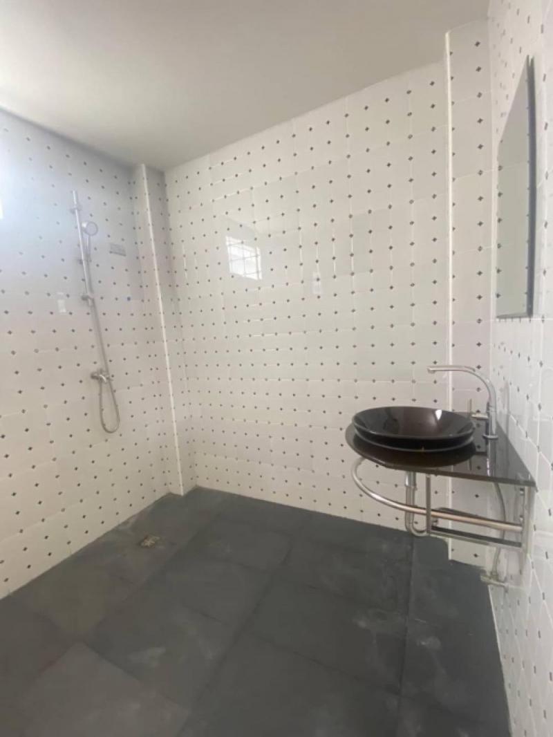 Home office 25 วา สร้างใหม่ซอยสุขุมวิท 300 ตารางเมตรขนาด 3 นอน 3น้ำราคา 17 ล้านบาทโฉนดพร้อมโอนถนนสุขุมวิท