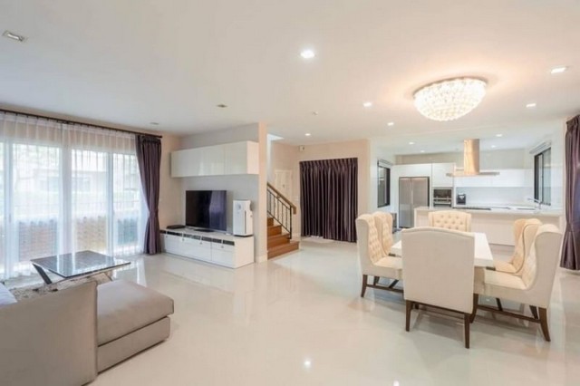 ลดราคาขาย บ้านหรู พื้นที่กว้าง วรารมย์แก้วนวรัฐ