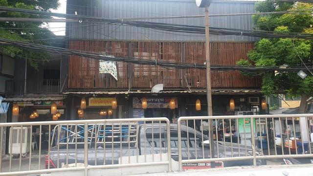 รหัสทรัพย์ R3014 ให้เช่า อาคารพาณิชย์ 3ชั้น 4คูหา ริมถนนศรีนครินทร์ ประเวศ