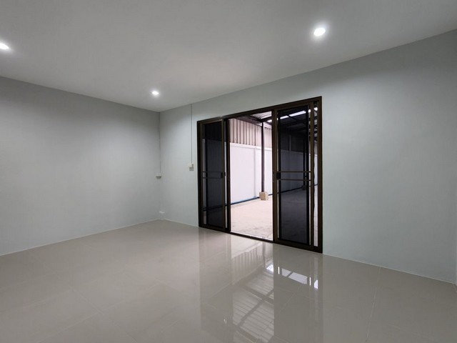 ให้เช่าโกดังพร้อมออฟฟิศ 340 ตร.ม. ย่านนวมินทร์ สุขาภิบาล1 ไฟ 3 เฟส 15ทับ45ถนนซอยกว้าง 6 เมตร ใกล้ตลาดปัฐวิกรณ์