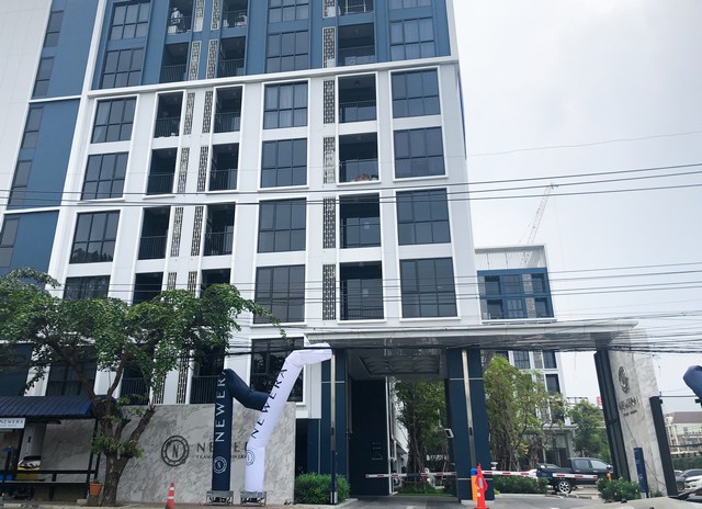   รายละเอียดเพิ่มเติม Code ID : A 0000  ราคาขาย  2,400,000 บาท- พื้นที่ใช้สอย :  29 ตร.ม. - จำนวนห้อง :  1 ห้องนอน 1 ห้องน้ำ - ชั้น : 4       - อาคาร : 1 พิกัดทรัพย์ : https://maps.app.goo.gl/nqnoonZ7bwmgdYzL7    สถานที่ใกล้เคียง- ใกล้รร.โชคชัย,เดอะ วอล์ค เกษตร นวมินทร์,เดอะ คริสตัล เอกมั รามอินทรา,เซ็นทรัล อีสต์วิลล์สอบถามเพิ่มเติม/นัดชมโทร. 097-419-5982(พลอย)โทร. 096-932-4624(ออมสิน)Line : @panaya (มี@ด้านหน้า)ปรึกษาสินเชื่อฟรี One Stop Service ดูแลตั้งแต่ต้นจนจบบร�