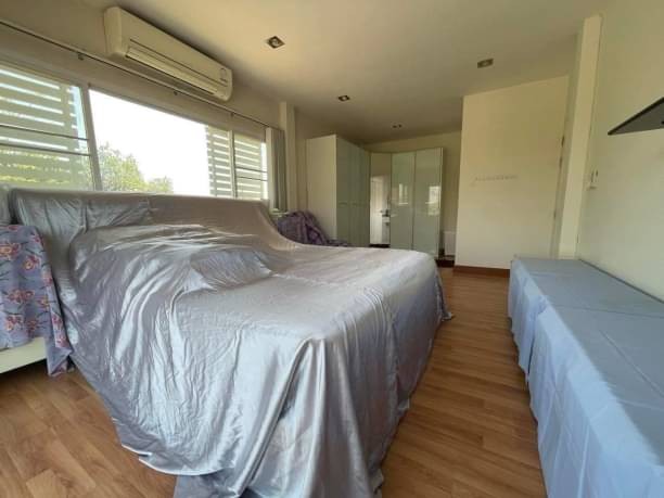 ขาย 7.49 ล้าน 130 ตรว. 4 นอน 4 น้ำ วรารมย์เจริญเมือง ต้นเปา บ้านเนื้อที่เยอะ พร้อมเฟอร์นิเจอร์ครบ ใกล้ตลาดเจริญเจริญ พร้อมเข้าอยู่