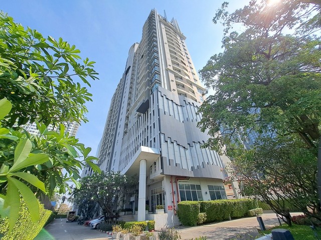   รายละเอียดเพิ่มเติม Code ID : AR 1725  ราคาขาย 2,763,000  บาท- พื้นที่ใช้สอย :  38.4 - จำนวนห้อง :   1 ห้องนอน 1 ห้องน้ำ พิกัดทรัพย์ : https://maps.app.goo.gl/3aqidkoYid6kM61q6    สถานที่ใกล้เคียง- ใกล้ฟอร์จูน รัชดา,ดิ เอสพลานาด รัชดา,เซ็นทรัล พระราม 90,ศูนย์วัฒนธรรมแห่งประเทศไทยพิกัดสอบถามเพิ่มเติม/นัดชมโทร. 097-419-5982(พลอย)โทร. 096-932-4624(ออมสิน)Line : @panaya (มี@ด้านหน้า)ปรึกษาสินเชื่อฟรี One Stop Service ดูแลตั้งแต่ต้นจนจบบริษัท ปณยาคิดดี จำกัด