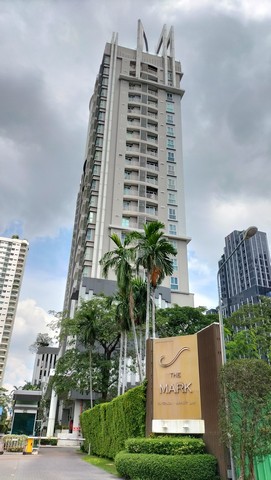   รายละเอียดเพิ่มเติม Code ID : AJ 0578  ราคาขาย 3,467,500  บาท- พื้นที่ใช้สอย :   38.4 ต.ร.ม- จำนวนห้อง :  1 ห้องนอน 1 ห้องน้ำ  - ชั้น :  18       - อาคาร  : 1 พิกัดทรัพย์ :  https://maps.app.goo.gl/stwodjTbM5NNm4Ko6    สถานที่ใกล้เคียง- ใกล้ฟอร์จูน รัชดา,ดิ เอสพลานาด รัชดา,เซ็นทรัล พระราม 90,ศูนย์วัฒนธรรมแห่งประเทศไทยสอบถามเพิ่มเติม/นัดชมโทร. 097-419-5982(พลอย)โทร. 096-932-4624(ออมสิน)Line : @panaya (มี@ด้านหน้า)ปรึกษาสินเชื่อฟรี One Stop Service ดูแลตั้งแต่ต้นจนจบบริษั