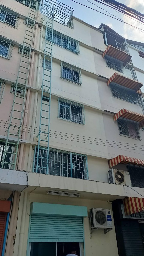 ขายด่วนอาคารพาณิชย์ 5 ชั้น 4นอน 3 น้ำ ห้างนัมเบอร์วันพลาซ่า ตรงข้ามม.ราม2บางนา