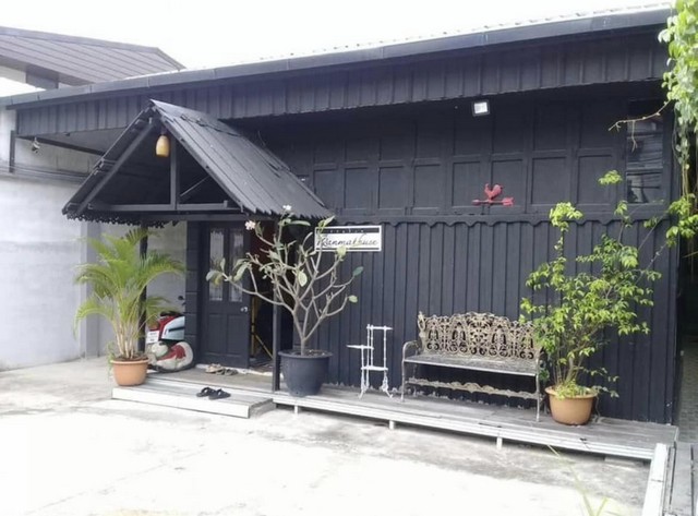 PT12 ให้เช่า ออฟฟิศ สตูดิโอ ชั้นเดียว 54 ตรว. ลาดพร้าว 134 จอดรถ 5-6 คัน ใกล้ MRT บางกะปิ ใกล้แมคโคร เดอะมอลล์บางกะปิ แฮปปี้แลนด์ ราคาเช่า 22,000 บาท/เดือน ติดต่อ คุณช่อผกา 0616198565 LINE 0616198565 หากไม่รับสาย รบกวนขอความกรุณาลูกค้า @line ทิ้งรูปและข้อมูลไว้นะคะ ออฟฟิศ หรือสตูดิโอ อยู่อาศัยก็ได้  ลาดพร้าว 134 เนื้อที่ 54 ตารางวา 1 ห้องนอน ติดแอร์ 1 ห้องน้ำ ที่จอดรถ 3-4 คัน ภายในบ้าน และหน้าบ้านอีกคัน 2