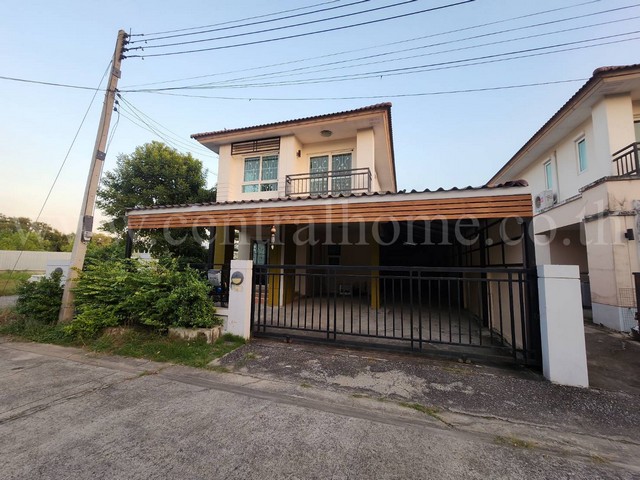 รหัสทรัพย์  4933 ขายบ้านเดี่ยว เสนา แกรนด์โฮม รังสิต - ติวานนท์ หลังมุม พร้อมอยู่ ถูกที่สุดในโครงการที่อยู่  ถนน บางบัวทอง - บางพูน ตำบล บางพูน เมือง, ปทุมธานี 12000รายละเอียดเพิ่มเติม- เนื้อที่ 55.3 ตารางวา- พื้นที่ใช้สอย 135 ตารางเมตร- 3 ห้องนอน 2 ห้องน้ำ- 1 ห้องครัว 1 ห้องรับแขก- ที่จอดรถ 4 คัน  - พร้อมอยู่- แถมแอร์ 3 เครื่อง- มี รปภ 24 ชม.- มีสวนสาธารณะของหมู่บ้านทำเลที่ตั้งโครงกา