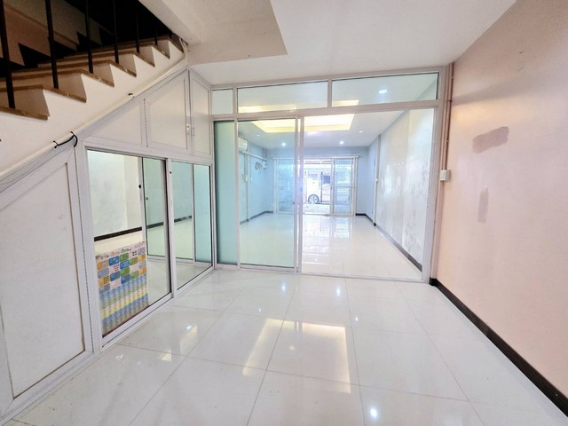 TOWNHOME ขายทาวน์เฮ้าส์ ถนนประชาราษฎร์ สาย 1 ซอย 10 (ซ.อาทรอุปถัมภ์) แขวงบางซื่อ เขตบางซื่อ กรุงเทพ 3 นอน 3600000 THAI BAHT   ทำเลดี-เยี่ยม รีโนเวทใหม่