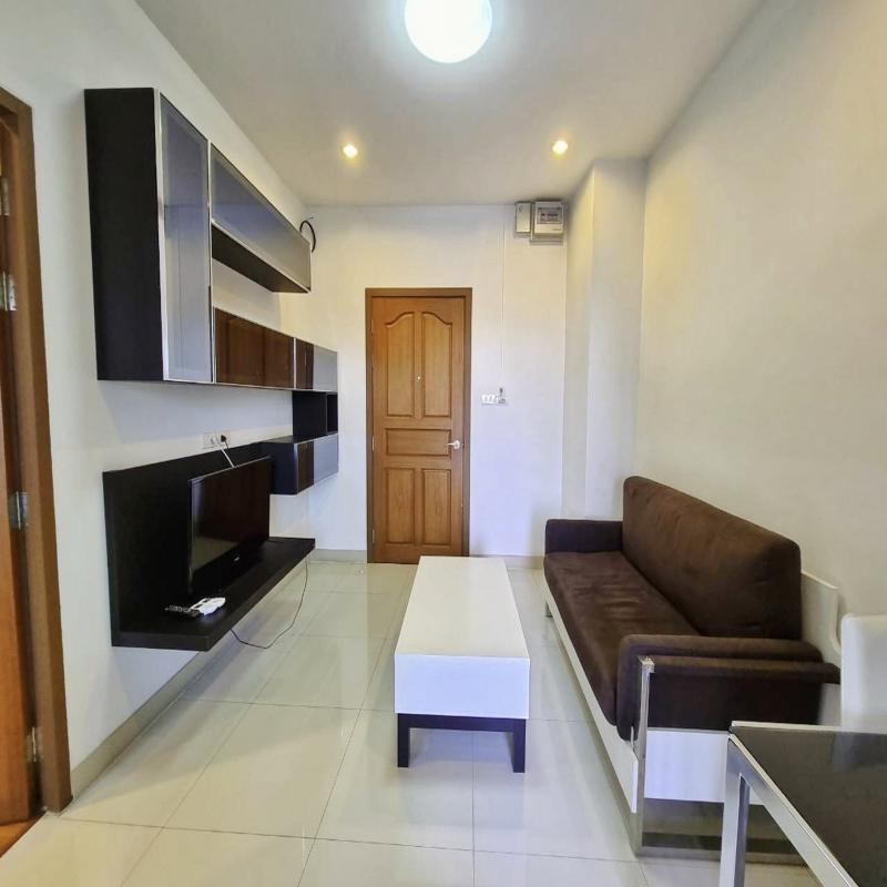 ขายคอนโด V twin เดินทางสะดวก ใกล้ห้าง พร้อมหิ้วกระเป๋าเข้าอยู่ จะซื้ออยู่เอง ปล่อยเช่าทำรายวันได้  เก็งกำไรก็คุ้มมาก [ไผ่ 062-604-6651]รายละเอียดทรัพย์ - โครงการ V twin ดอนจั่น ตึก A ห้อง 301 -ห้องขนาด 36.89 ตร.ม. -มี 1 ห้องนอน 1 ห้องน้ำ 1 ห้องนั่งเล่น 1 ห้องครัว-เฟอร์ครบ แถม ทีวี ตู้เย็น แอร์ 2 ตัว  เครื่องซักผ้า  ไมโครเวฟ - ทำผ้าม่านกั้นห้องครัวจุดเด่น-ขายพร้อมผู้เช่า 7000/เดือน สัญญาครบ ธ.ค.67 -ส