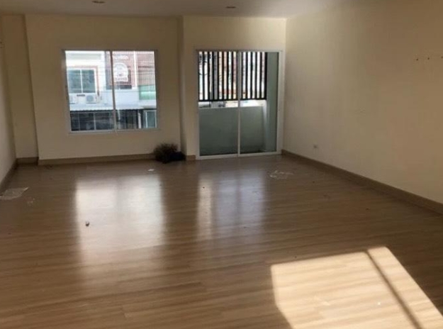 ให้เช่าทาวน์โฮม 4 ชั้น ปรัชญาบิซโฮม2 อ่อนนุช-สุวรรณภูมิ ติดถนนลาดกระบัง ใกล้สนามบินสุวรรณภูมิ