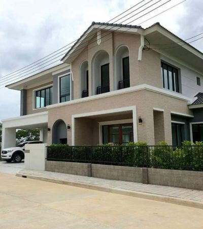 ติดต่อ หลิน 088 598 6998 Line ID: positive.agราคา 8 ลบ.*“วรารมย์ พรีเมี่ยม แก้วนวรัฐ”บ้านหลังใหญ่ ทำเลแยกท่ารั้ว -ดอยสะเก็ด ใกล้เซ็นทรัลเฟสติวัล-เชียงใหม่ บนทำเลศักยภาพ ตัวเมืองเชียงใหม่ 4 ห้องนอน 5 ห้องน้ำ 3 ที่จอดรถ (มีห้องแม่บ้าน+ห้องน้ำแม่บ้าน)ที่ดิน 88.7 ตารางวา พื้นที่ใช้สอย 257 ตารางเมตร✓สะดวกเชื่อมสู่เมืองเชียงใหม่✓ใกล้มหาวิทยาลัยพายัพ✓ติดถนนวงแหวนรอบนอกฯ (แยกท่ารั้ว)✓Facilities คล