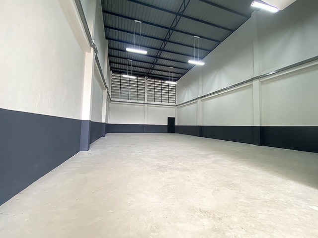 ให้เช่าและขายโกดัง โรงงาน สำนักงาน พื้นที่ 256 ตรม เนื้อที่ 82 ตรว ย่านลาดหลุมแก้ว บางบัวทอง