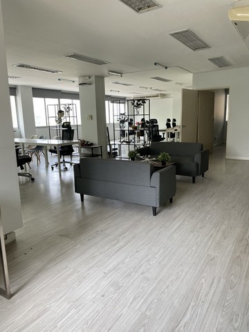 ให้เช่าพื้นที่สำนักงาน 210ตร.ม,50ตร.ม.ย่านศาลาแดงสีลมลุมพินีสาธร ใกล้MRTลุมพินีที่จอดรถไม่มีสามารถเช่าเองได้ราคาเช่า 70,000 บาท / เดือน (สัญญาขั้นต่ำ 1 ปี ประกัน 2 เดือน ล่วงหน้า 1 เดือน ) *** 210 ตร.ม. ***ราคาเช่า 40,000 บาท / เดือน (สัญญาขั้นต่ำ 1 ปี ประกัน 2 เดือน ล่วงหน้า 1 เดือน ) *** 50 ตร.ม. ***ที่ตั้ง ถนนพระรามที่ 4 ซอยศาลาแดง 1 แขวงสีลม เขตบางรัก กรุงเทพมหานคร 10500ติดต่อ : คุณภัสพงณ์ 0634098164 ,0813987741Line : deedaa23