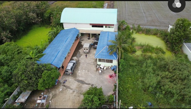 ขายที่ดินพร้อมสิ่งปลูกสร้าง อยู่ติดถนนใหญ่ เจ้าของขายเอง  ตำบลหนองเพรางาย อำเภอไทรน้อย จังหวัดนนทบุรีที่ตั้ง : 12/18 หมู่ 6 ถนนเลียบคลองนายหลีกตำบลหนองเพรางาย อำเภอไทรน้อย จังหวัดนนทบุรี 11150https://maps.app.goo.gl/FuB7T6VqE1Dr9waS8ขนาดพื้นที่ :  2 งาน 28ตารางวารายละเอียดอยู่ถนนซอยด้านหน้าเป็นคลองมหาสวัสดิ์สิ่งปลูกสร้างพร้อมที่ดินเอกสารสิทธิฉโนดอยู่ในแหล่งชุมชนสถานที่ใกล้เคียง - ใกล