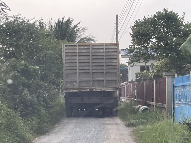 ขายที่ดินพร้อมสิ่งปลูกสร้าง อยู่ติดถนนใหญ่ เจ้าของขายเอง  ตำบลหนองเพรางาย อำเภอไทรน้อย จังหวัดนนทบุรี