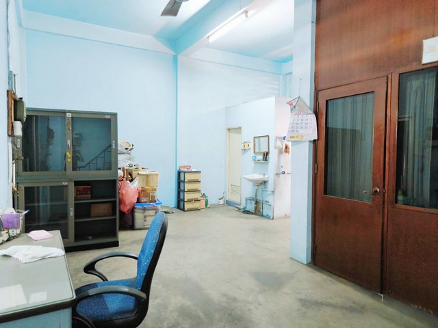 ขายตึกแถว 3 ชั้น 2 คูหา ข้างเมืองไทยลิสซิ่ง แยกโคกมะตูม ใกล้ รพ.กรุงเทพ