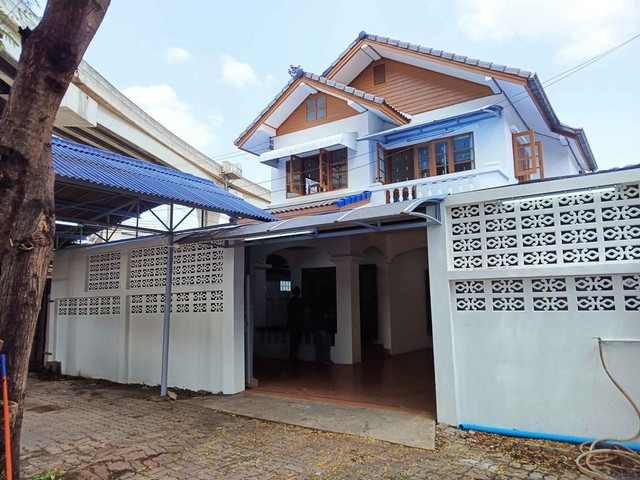 บ้านเดี่ยว 5 ห้องนอน ใจกลางเลียบด่วน **สะดวก คุ้มค่า ใกล้รถไฟฟ้า**