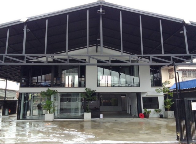 ให้เช่าบ้านเดี่ยวสไตล์ออฟฟิต แต่งพร้อมดำเนินธุระกิจได้ทันที ซอยลาดพร้าว64 เข้า-ออกได้หลายทาง ถึงถนนวิภาวดี-รังสิตรถวิ่งเข้าออกตลอดซอยติดต่อ  อรัชพร  081-4-888-799Line id:house169ราคาเช่า   150,000บาท/เดือนประกัน     3เดือนล่วงหน้า    1เดือนสัญญา     3ปีรายละเอียดไดบ้านเดี่ยวไสต์ออฟฟิต พื้นที่ 100 ตารางวา เนื้อที่ใช้สอย 360ตารางเมตรพื้นชั้นล่างเป็นกระเบื้องเกรนิตพื้นชั้นสองเป็นแผ่นลาม