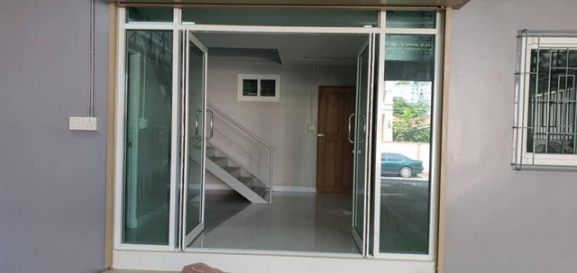 ให้เช่าโกดังพร้อมออฟฟิศ 2 ชั้น เนื้อที่ 60 ตรว. 400 ตรม. ถนนบางนา-ตราด 49 ใกล้ Central บางนา