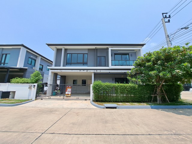   รายละเอียดเพิ่มเติม Code ID : JK 4247730  ราคาขาย  6,840,000 บาท- ขนาดพื้นที่ :  58 ตร.ว. - จำนวนห้อง :  4 ห้องนอน 4 ห้องน้ำ - ที่จอดรถ :    2   คันพิกัดทรัพย์ :  https://maps.app.goo.gl/BuACnktjB6mWto7DA    สถานที่ใกล้เคียง- ใกล้ห้างแฟชั่นไอส์แลนด์ เดอะพรอมานาด แม๊กแวลู -เซ็นทรัลรามอินทรา บิ๊กซี ซาฟารีเวิลด์ สวนสยาม- ใกล้สนามกอล์ฟปัญญาอินทรา เลกาซีกอล์ฟ - ใกล้โรงเรียนสาธิตพัฒนา โรงพยาบาลสินแพทย์- ใกล้โรงพยาบาลพญาไทนวมิน�