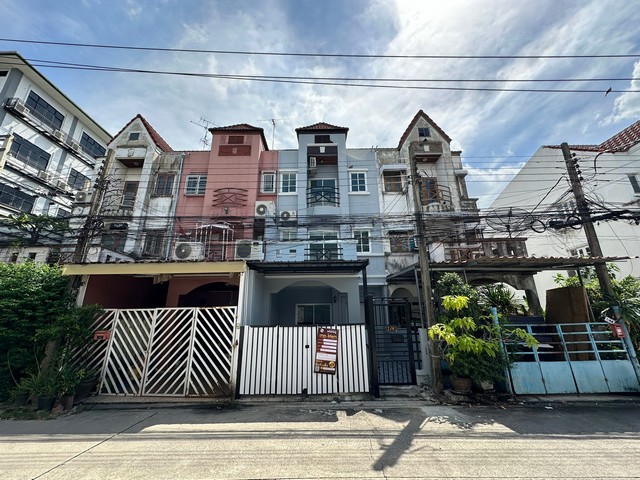 ขายทาวน์โฮม 3 ชั้น ซ.วิภาวดีรังสิต 60 เขตหลักสี่ กรุงเทพมหานคร  AV 2497