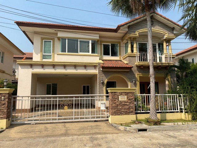   รายละเอียดเพิ่มเติม Code ID : AR 0802  ราคาขาย 11,400,000  บาท- ขนาดพื้นที่ :   68.9 ตร.ว.- จำนวนห้อง :   3 ห้องนอน 3 ห้องน้ำ- ที่จอดรถ :  2     คันพิกัดทรัพย์ : https://maps.app.goo.gl/nJrfwHueFyaFM2rU6    สถานที่ใกล้เคียง- ใกล้โรงเรียนสารสาสน์ประชาอุทิศ- ใกล้บิ๊กซี มาร์เก็ต ประชาอุทิศ,โรงเรียนสารสาสน์วิเทศศึกษาRoyce Royal International School, - ใกล้เทสโก้ โลตัส ประชาอุทิศสอบถามเพิ่มเติม/นัดชมโทร. 097-419-5982(พลอย)โทร. 096-932-4624(ออมสิน)Line : @panaya (มี@ด้านหน้า)ปร