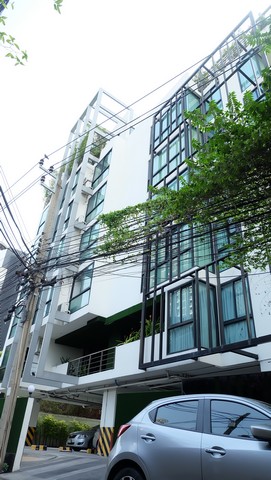   รายละเอียดเพิ่มเติม Code ID : AI 0585  ราคาขาย 3,174,995  บาท- พื้นที่ใช้สอย :   35.18 ตร.ม- จำนวนห้อง :  1 ห้องนอน 1 ห้องน้ำ  - ชั้น :    5 - อาคาร :  1 พิกัดทรัพย์ : https://maps.app.goo.gl/qeqT1VYTioLjx4PB7    สถานที่ใกล้เคียง- ใกล้โรงพยาบาลกล้วยน้ำไท- ใกล้ห้างสรรพสินค้าจัสโก้ (สุขุมวิท 71) - ใกล้ห้างสรรพสินค้าแม็กซ์แวลู (เอกมัย)สอบถามเพิ่มเติม/นัดชมโทร. 097-419-5982(พลอย)โทร. 096-932-4624(ออมสิน)Line : @panaya (มี@ด้านหน้า)ปรึกษาสินเชื่อฟรี One Stop Service ดูแลตั�