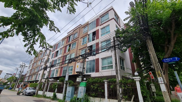  รายละเอียดเพิ่มเติม Code ID : AR 0870  ราคาขาย  2,137,500 บาท- พื้นที่ใช้สอย :   56.3 ตารางเมตร- จำนวนห้อง :  2 ห้องนอน 2 ห้องน้ำ  พิกัดทรัพย์ : https://maps.app.goo.gl/9Vfoh62m5qm4GwFi9    สถานที่ใกล้เคียง- ใกล้นทรัลอีสต์วิลล์ , โลตัสเรียบทางด่วนเอกมัย-รามอินทรา , CDD , Homepro , Crystal park โรงเรียนสตรีวิทยา 2 ,โรงเรียนบดินทร์เดชา , ตลาดโชคชัย 4 , โรงพยาบาลเปาโล โชคชัย 4สอบถามเพิ่มเติม/นัดชมโทร. 097-419-5982(พลอย)โทร. 096-932-4624(ออมสิน)Line : @panaya (มี@ด้านหน้�