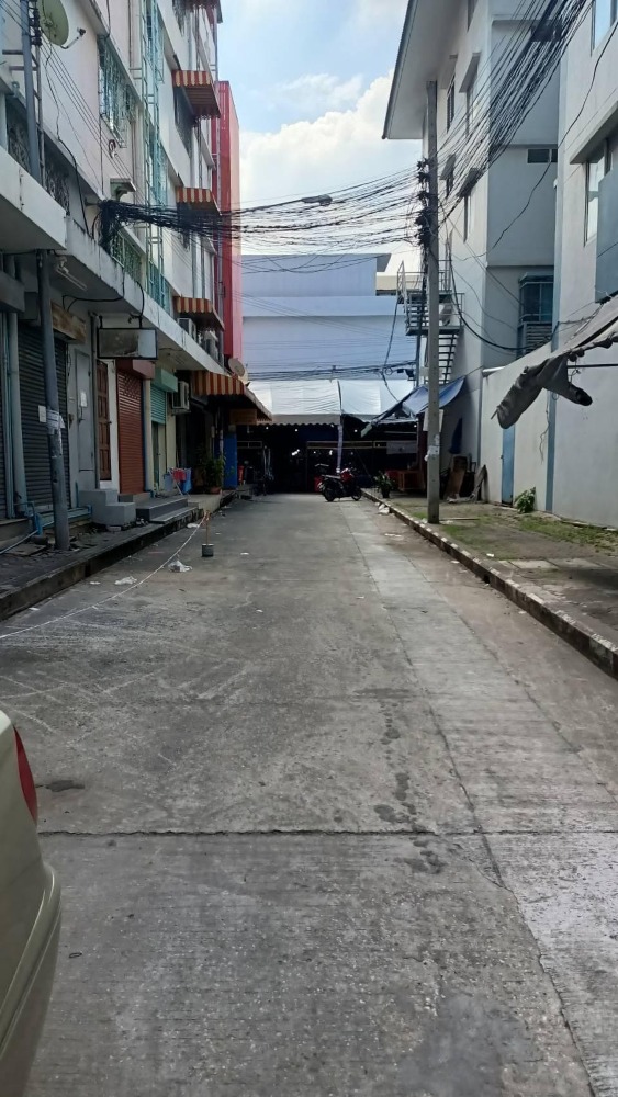 ขายด่วนอาคารพาณิชย์ 5 ชั้น 4นอน 3 น้ำ ห้างนัมเบอร์วันพลาซ่า ตรงข้ามม.ราม2บางนา แต่งสวยพร้อมทำธุรกิจหรืออยู่อาศัย ใก้ล ตลาด ใก้ลห้างโลตัส ใก้ลห้างเมกาบางนา ใกล้ ตลาดนัด พร้อมแถมเฟอร์นิเจอร์และเครื่องใช้ไฟฟ้ามากมายพิเศษ 5,900,000 เท่านั้นขายด่วนอาคารพาณิชย์ 5 ชั้น 4นอน 3 น้ำ ห้างนัมเบอร์วันพลาซ่า ตรงข้ามม.ราม2บางนา แต่งสวยพร้อมทำธุรกิจหรืออยู่อาศัย ใก้ล ตลาด ใก้ลห