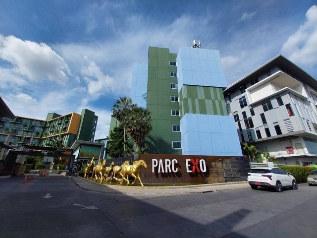   รายละเอียดเพิ่มเติม Code ID : 2,118,500  ราคาขาย 2,118,500  บาท- ขนาดพื้นที่ :   32.78- จำนวนห้อง :  1 ห้องนอน 1 ห้องน้ำ - ชั้น : 7 - อาคาร : A พิกัดทรัพย์ : https://maps.app.goo.gl/xJo8fpz4xpo4etot8    สถานที่ใกล้เคียง- ใกล้รพ.สินแพทย์- ใกล้ตลาดสายเนตร - ใกล้ Big C คู้บอน- ใกล้Fashion Island สอบถามเพิ่มเติม/นัดชมโทร. 097-419-5982(พลอย)โทร. 096-932-4624(ออมสิน)Line : @panaya (มี@ด้านหน้า)ปรึกษาสินเชื่อฟรี One Stop Service ดูแลตั้งแต่ต้นจนจบบริษัท ปณยาคิดดี จำกัด