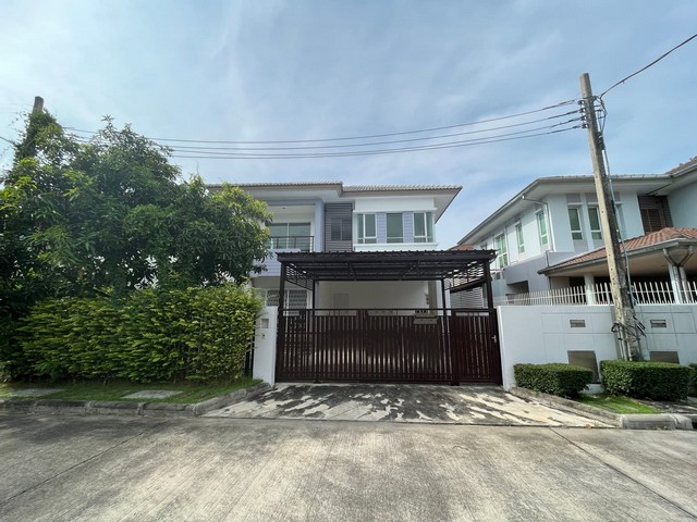   รายละเอียดเพิ่มเติม Code ID : AP 0041  ราคาขาย 5,415,000 บาท- ขนาดพื้นที่ :  59.6 ตร.ว. - จำนวนห้อง : 3 ห้องนอน 3 ห้องน้ำ  - ที่จอดรถ :   1    คันพิกัดทรัพย์ : https://maps.app.goo.gl/nb1ABqBeayZenp7p9    สถานที่ใกล้เคียง- ใกล้สำนักงานเขตคันนายาว, Fashion Island- ใกล้The Promenade, รร.เลิศหล้า เกษตรนวมินทร์ - ใกล้รพ.สินแพทย์, รพ.นพรัตน์, สวนสยามสอบถามเพิ่มเติม/นัดชมโทร. 097-419-5982(พลอย)โทร. 096-932-4624(ออมสิน)Line : @panaya (มี@ด้านหน้า)ปรึกษาสินเชื่อฟรี One Stop Service ดูแลตั้ง�