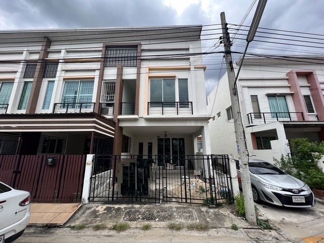   รายละเอียดเพิ่มเติม Code ID : AN 3752  ราคาขาย  2,755,000 บาท- ขนาดพื้นที่ : 23.8 ตร.ว.  - จำนวนห้อง :   4 ห้องนอน 2 ห้องน้ำ- ที่จอดรถ :    1   คันพิกัดทรัพย์ : https://maps.app.goo.gl/AVrFsboAAmYRn21P9    สถานที่ใกล้เคียง- ใกล้โรงเรียนสารสาสน์วิเทศสายไหม,- ใกล้แม็คโคร ฟู้ดเซอร์วิส ตลาดวงศกร - ใกล้ตลาดวงศกร สายไหม, ไปรษณีย์ไทย สาขาสายไหม- ใกล้โรงเรียนสารสาสน์ สอบถามเพิ่มเติม/นัดชมโทร. 097-419-5982(พลอย)โทร. 096-932-4624(ออมสิน)Line : @panaya (มี@ด้านหน