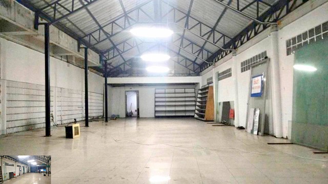 MRT จรัญฯ 13 ให้เช่าโกดัง แบ่งเป็น 2 ช่วง 30ตรว. 250ตรม. ไฟ 1 เฟส 1โกดัง 2นอน 1น้ำ 2-3จอดรถ กระบะสูง-6ล้อได้ ตลาดวังหลัง