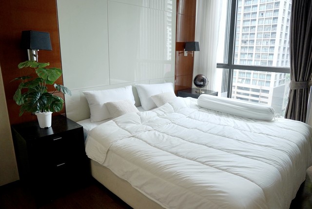 The Address Sukhumvit 28, nice, safe, peaceful, 12th floor, BTS Phrom Phong.***Service for selling/renting houses, condos and giving advice. If interested, contact at any time***Interested in additional details or pictures or making an appointment to see the room?Contact Ekachai (Aui)T. 089-799-5598Line ID: @auiauiaui001 (add @ in front)-------------------------------------------------- ------------Room type: 1 bedroom, 1 bathroomSize 45 sq m., 12th floorClean room, beautifully decorated, ready to move in.details-------------------------------------------------- ------------Rental price: 37,000 baht per month-------------------------------------------------- ------------* Complete electrical appliances- Air conditioning- fridge- TV- washing machine-------------------------------------------------- ------------*Facilities- Swimming pool (with childrens pool)- Fitness, Sauna- Security guards 24 hours a day.- Vedio Door Phone system for contacting Visitors and condominium owners.---------
