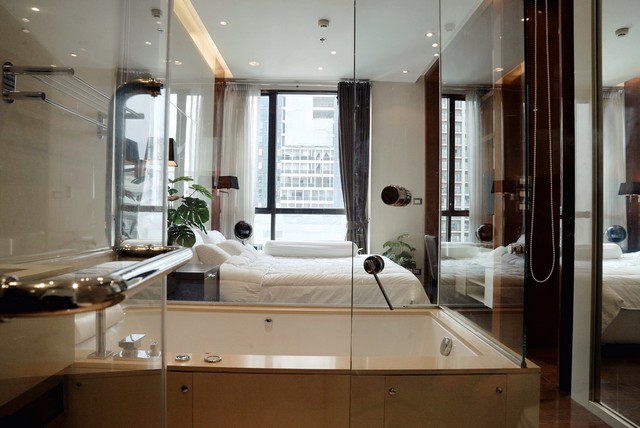 The Address Sukhumvit 28 nice safe peaceful 12th floor BTS Phrom Phong