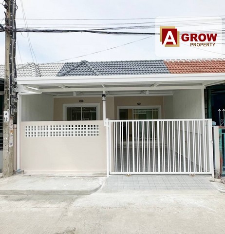 ม.บัวทอง 4 ซอยบ้านกล้วย รีโนเวทใหม่พร้อมอยู่ ที่ตั้ง : ถ.ซอยวัดลาดปลาดุก-บ้านกล้วย  ต. พิมลราช  อ.บางบัวทอง จ.นนทบุรีรหัสทรัพย์ : AGT00397ราคาเพียง  1,290,000 บาทรายละเอียด : - ทาวน์เฮ้าส์ชั้นเดียว รีโนเวทใหม่- หน้าบ้านหันทิศใต้ - พื้นที่ 18 ตร.ว.- หน้ากว้าง​ 6 เมตร- 2 ห้องนอน- 1 ห้องน้ำ- 1 ห้องโถงภายในบ้าน- 1 ที่จอดรถภายในบ้าน- ต่อเติมบ้านแบบจัดเต็มใหม่ทั้งหลังจุดเด่น :- บ้านรีโนเวทใหม่พ