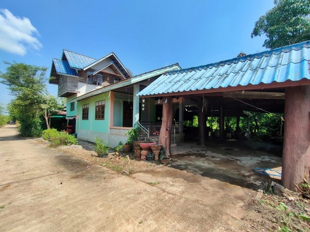 รายละเอียดเพิ่มเติมCode ID : PAP-8-0325ราคาขาย    545,000 บาท- ขนาดพื้นที่ : 139.20 ตร.ว (1 งาน / 39.20 ตร.ว)- พื้นที่ใช้สอย : 258.50 ตรม- จำนวนห้อง : - ห้องนอน - ห้องน้ำ- ที่จอดรถ : 1-2 คัน- บ้านครึ่งตึกครึ่งไม้ :   2 ชั้น- บ้านครึ่งตึกครึ่งไม้หันทางทิศ : -พิกัดทรัพย์ :     https://maps.app.goo.gl/o5F48N4iftRwxtoB8สถานที่ใกล้เคียง- ใกล้วัดป่าธัมมานุสรณ์- ใกล้โรงเรียนไทยรัฐวิทยา 30 (ศรีสังวร)- ใกล้โรงเรียนวัดคุ้งยาง- ใกล้โรงเรียนไชยะวิทยาสอบ�