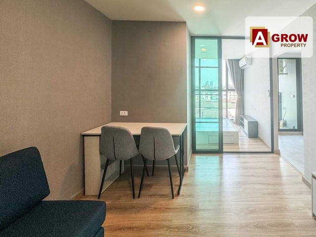 The Cube Loft คอนโด ลาดพร้าว 107 ห้องใหม่พร้อมเข้าอยู่ ทำเลดี ราคางามที่ตั้ง :  แขวงคลองจั่น เขตบางกะปิ กรุงเทพมหานคร 10240รหัสทรัพย์ : AGC00182ราคาขายเพียง :  1,900,000 บาทรายละเอียด : - ชั้น 6 ห้องมุม วิวเมือง ไม่มีตึกบัง- ขนาด 25.25 ตร.ม. - 1 ห้องนอน - 1 ห้องน้ำ - ห้องสภาพใหม่พร้อมอยู่***แถมฟรี***- แถมแอร์ ชุดโซฟา โต๊ะและเก้าอี้ 2 ตัว- ห้องนอนมี Built-in ตู้เสื้อผ้า และเตียง- ชุดเคาน์เตอร์ครัว เตาไฟฟ้า และเคร