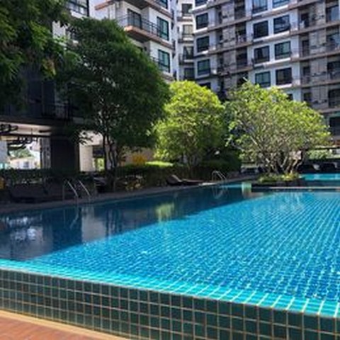 ขาย : คอนโด Living Avenue Bangsaen ชั้นที่ 6 ถนนสุขุมวิท????ราคา 1,270,000 บาท ???? (ต่อรองได้นิดหน่อย)ติดต่อ : คุณยี่ 091-742-1874ID LINE : yeeyupinชื่อโครงการ : Living Avenue Bangsaen / ลิฟวิ่ง อเวนิว บางแสน ที่ตั้ง : ถนนสุขุมวิท ถนนลงหาดบางแสน ตำบลแสนสุข อำเภอเมืองชลบุรี ชลบุรี 20130 พื้นที่ : 30.06 ตารางเมตร ชั้นที่ 6 จำนวนห้อง : 1 ห้องนอน 1 ห้องน้ำ ห้องรับแขก ห้องครัว ระเบียงตกแต่ง : แอร์ 2 เครื่องที่จอดรถ : 1 คัน ส่วนกลาง : รปภ. ลิฟท์ ประต