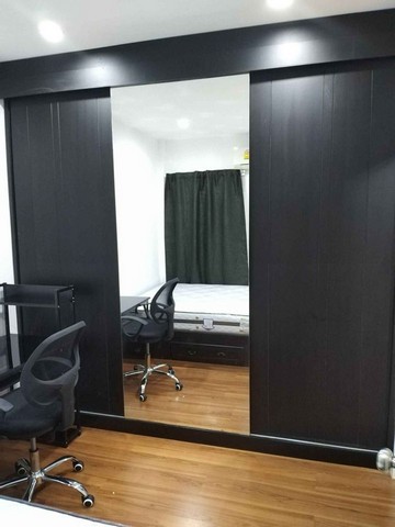 ให้เช่าทาวโฮม3 ชั้น หลังมุม ใกล้มหาลัยสแตมป์ฟอร์ด  ย่านพระราม9 เลียบด่วนมอเตอร์เวย์