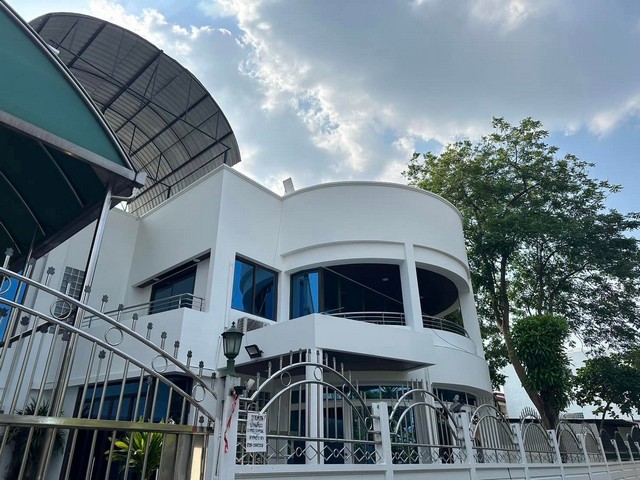 ขายโฮม-ออฟฟิศ 3 ชั้น ลาดพร้าว 83 ใกล้บิ๊กซี อิมพีเรียล ลาดพร้าว เนื้อที่ 112ตร.ว. พื้นที่ใช้สอย 524 ตร.ม. 5 ห้องนอน 6 ห้องน้ำ