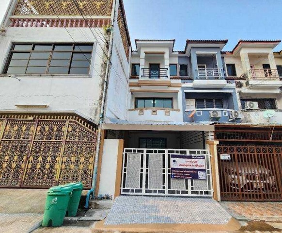 ขายทาวน์โฮม3 ชั้น หมู่บ้านนิสา เพชรเกษม69  พร้อมตกแต่งใหม่