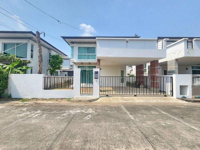 ให้เช่าบ้านเดี่ยว หมู่บ้านสัมมากร ซอยรามคำแหง1621 รหัส B792ค่าเช่า 28,000 บเดือน ประกัน 2 ล่วงหน้า 1 สัญญา 1ปี ( ไม่รับสัตว์เลี้ยง )สนใจติดต่อ คุณเอมมี่   โทร 061-895-9195  Line Add Friend  : https://line.me/ti/p/gAB4zRsgkGรหัสประกาศ B792ขนาด  50 ตารางวา มี 4ห้องนอน 3ห้องน้ำ 1ห้องครัว 1ห้องเก็บของพร้อมเฟอร์นิเจอร์ จอดรถได้ 2คัน• Fully furniture• Air condition• รปภ.24 ชั่วโมง#ให้เช่า #ขาย #ให้เช่าอาคารพาณิชย์ #ให้เช่าบ้าน #ให้เช่าทาวน์เฮ้าส์ #ใ