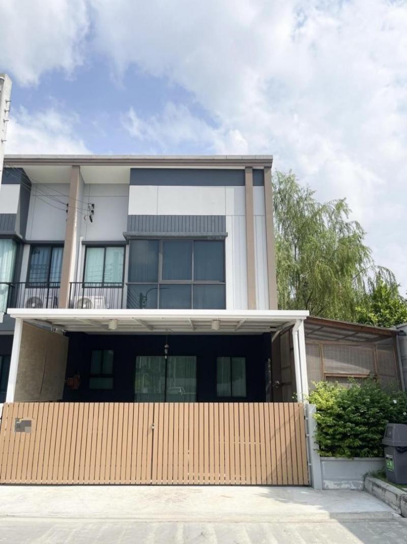 ปล่อยเช่าทาวน์เฮ้าส์ โครงการPleno โครงการ2 ซอยสุขสวัสดิ์30 รหัสB794 ค่าเช่า 22,000เดือน (สัญญาขั้นต่ำ 1ปี)ค่าเช่า 20,000เดือน (สัญญาขั้นต่ำ 2ปี)ประกัน2เดือน+ล่วงหน้า1เดือน (รวมค่าส่วนกลาง)สนใจติดต่อ คุณเอมมี่   โทร 061-895-9195  Line Add Friend  : https://line.me/ti/p/gAB4zRsgkGรหัสประกาศ B794 บ้านทิศใต้ หน้ากว้าง 5.5เมตร ข้างบ้าน 1.8เมตรที่ดิน 26.9 ตรว. มี 2 ห้องนอน 2ห้องน้ำ 1ห้องเก็บของมีโรงเรือนสำหรับสายปลูกต้นไม้ สายเก็บของห