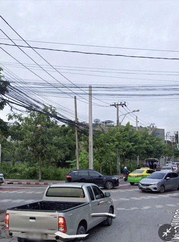 ขายด่วน ที่ดินติดถนน เคหะร่มเกล้า  2 ด้าน แขวงราษฎร์พัฒนา กทม.